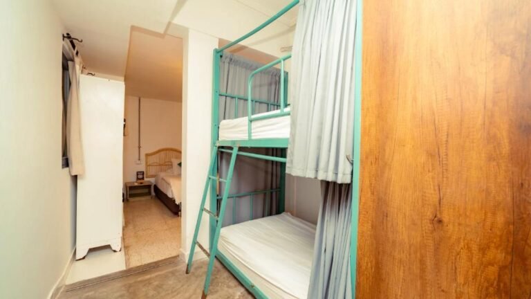 489825619