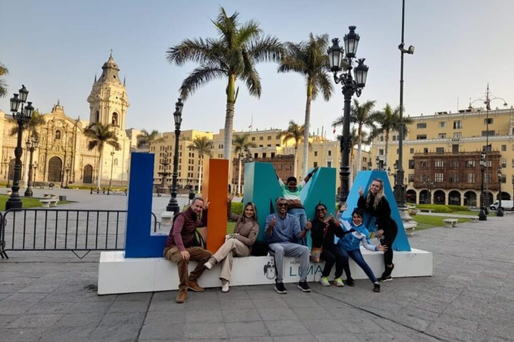 ef98e4a1-0dc2-479e-85dc-e6497dca18e0_lima-walking-city-tour-and-catabombs-xlarge
